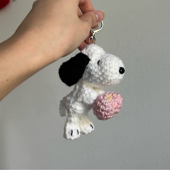 Handmade snoopy crochet keychain/ bag charm - Picture 3 of 4